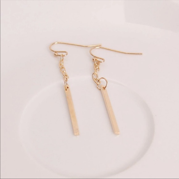 🆕 • Raven • Minimalist Bar Pendant Earrings - Picture 2 of 3
